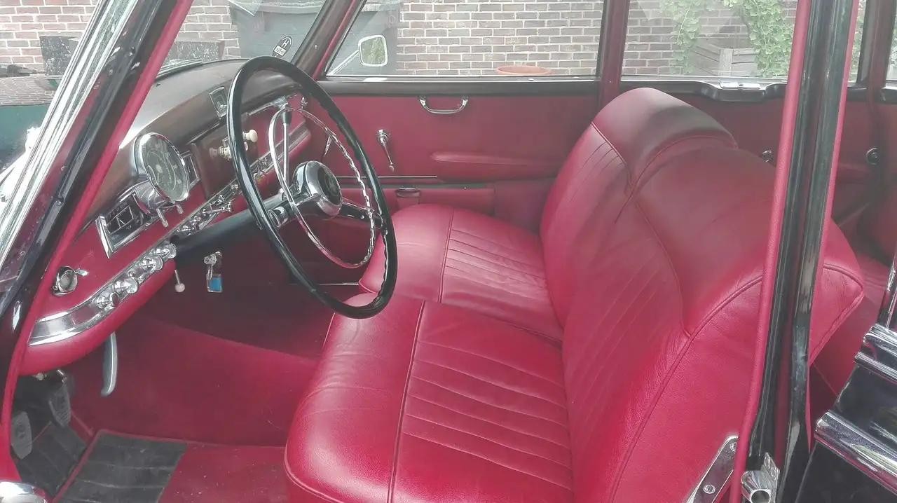 Mercedes-Benz 300 Adenauer / Ein Traum in schwarz rot, foto 5