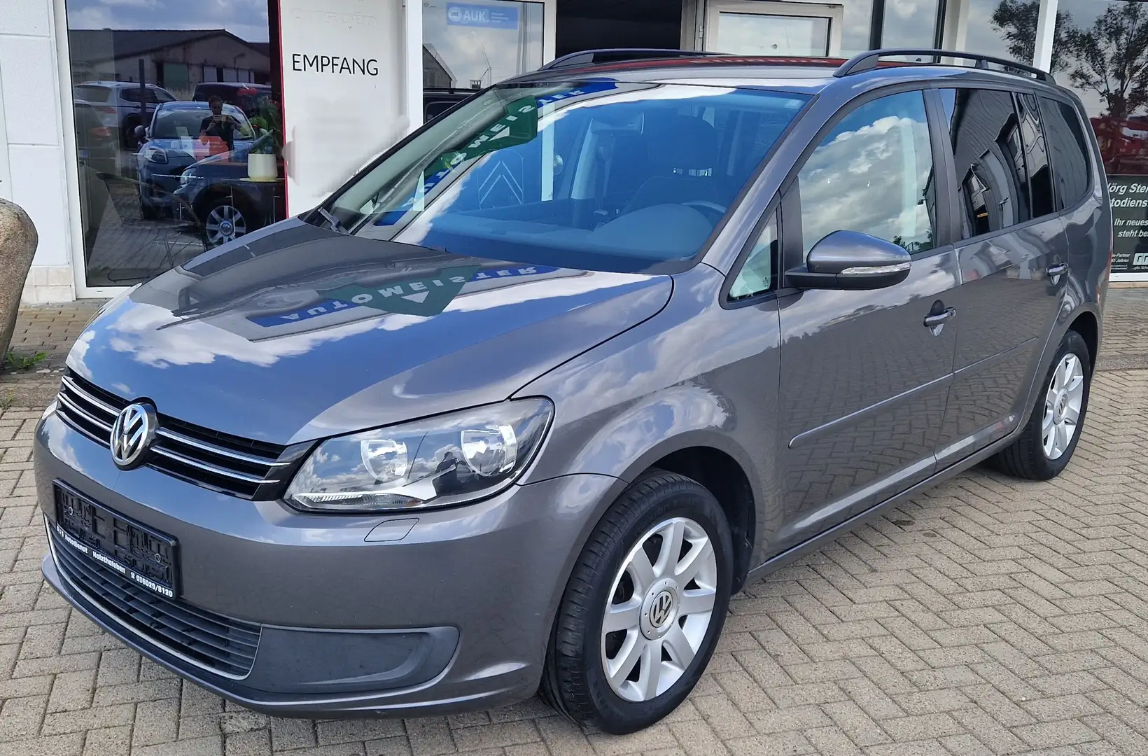 Volkswagen Touran Comfortline+Ahk/PDC/Klimaauto/Sitzh./8fach ber.! Grau - 1