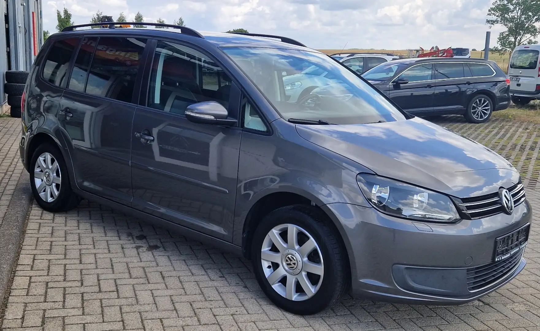 Volkswagen Touran Comfortline+Ahk/PDC/Klimaauto/Sitzh./8fach ber.! Grau - 2