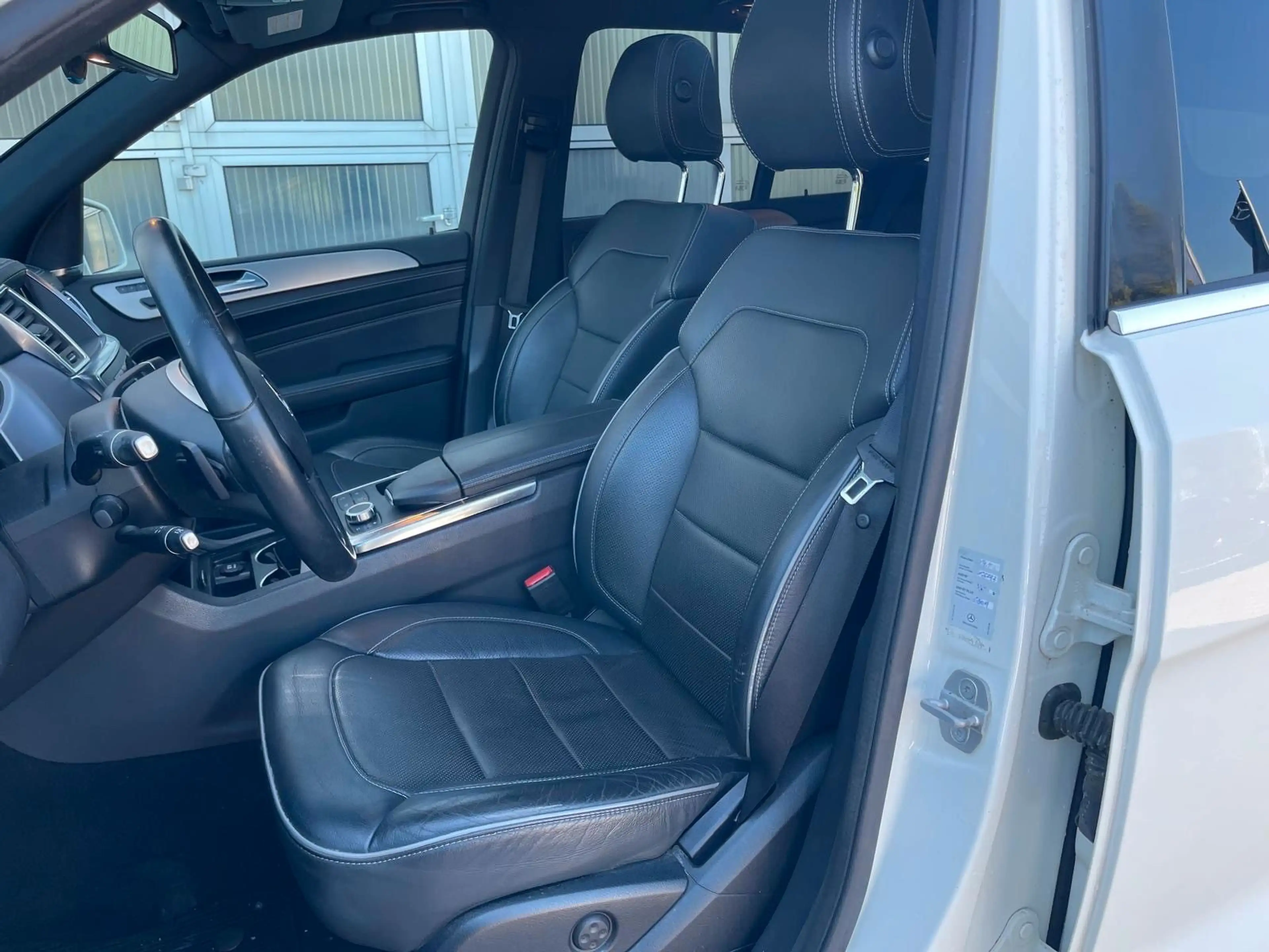 Mercedes-Benz ML 500 BlueEff./AMG/Pano/Sitzkühl./AHK/S-Heft... — photo 7