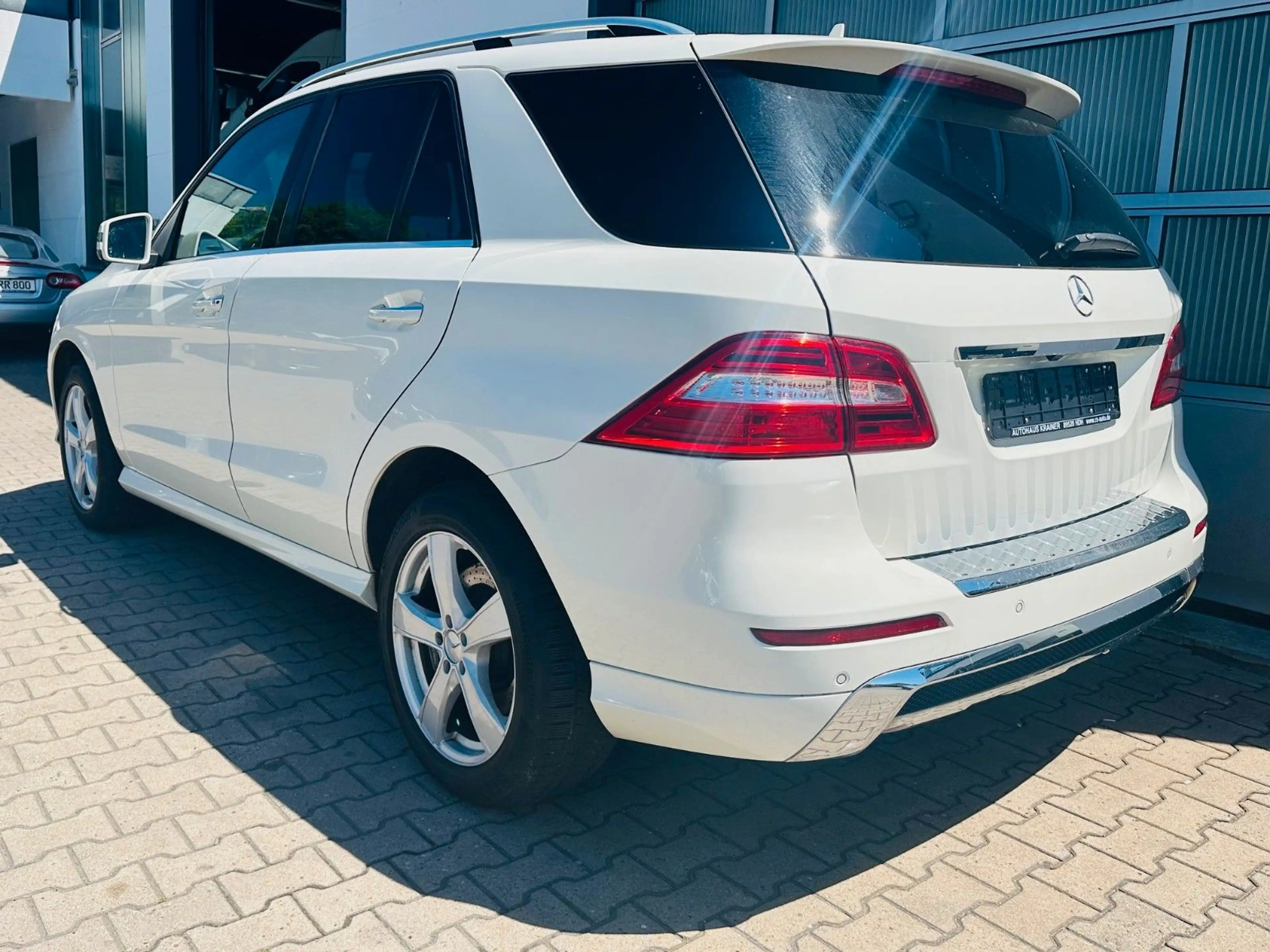 Mercedes-Benz ML 500 BlueEff./AMG/Pano/Sitzkühl./AHK/S-Heft... — photo 3