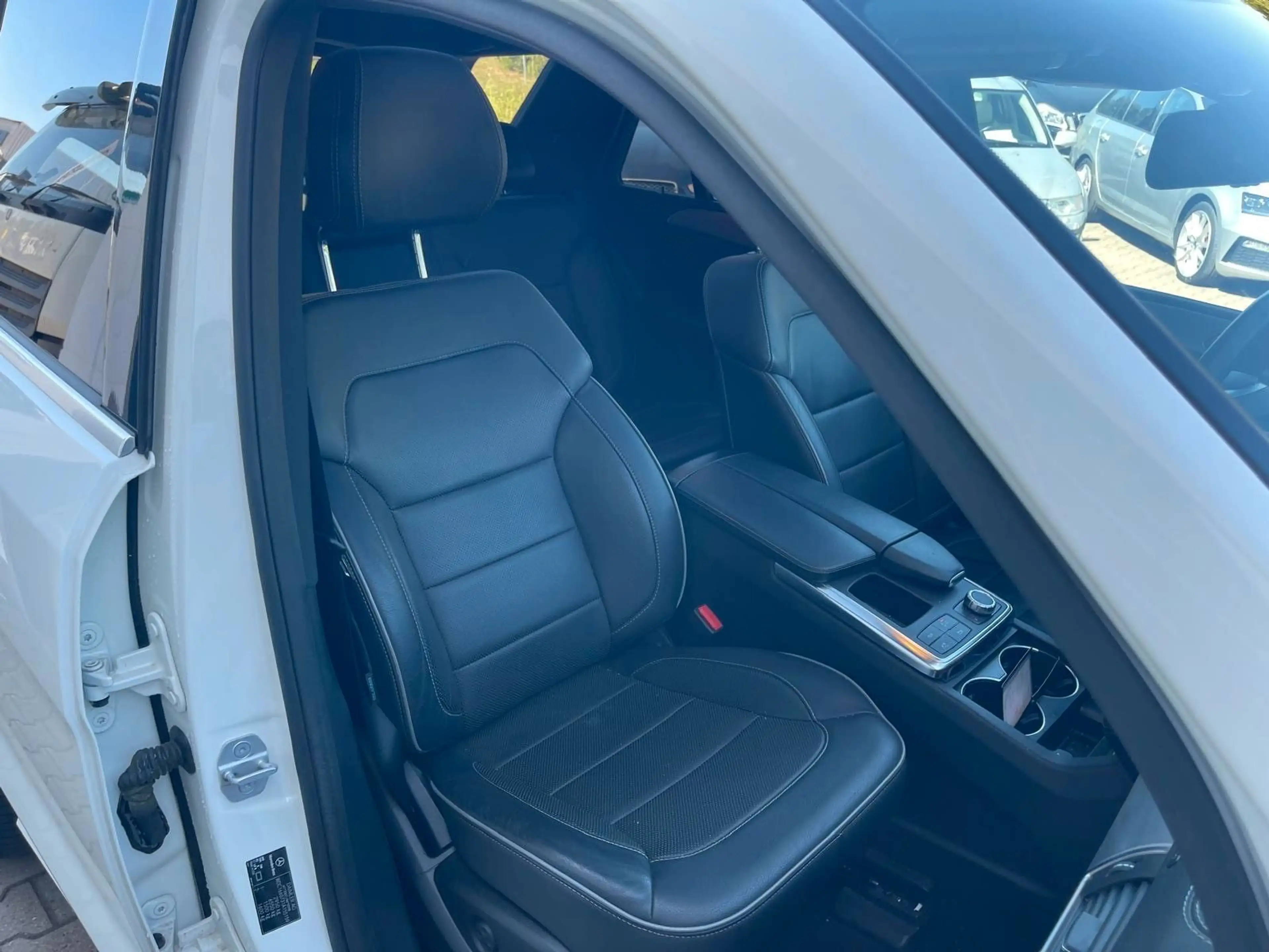 Mercedes-Benz ML 500 BlueEff./AMG/Pano/Sitzkühl./AHK/S-Heft... — photo 9