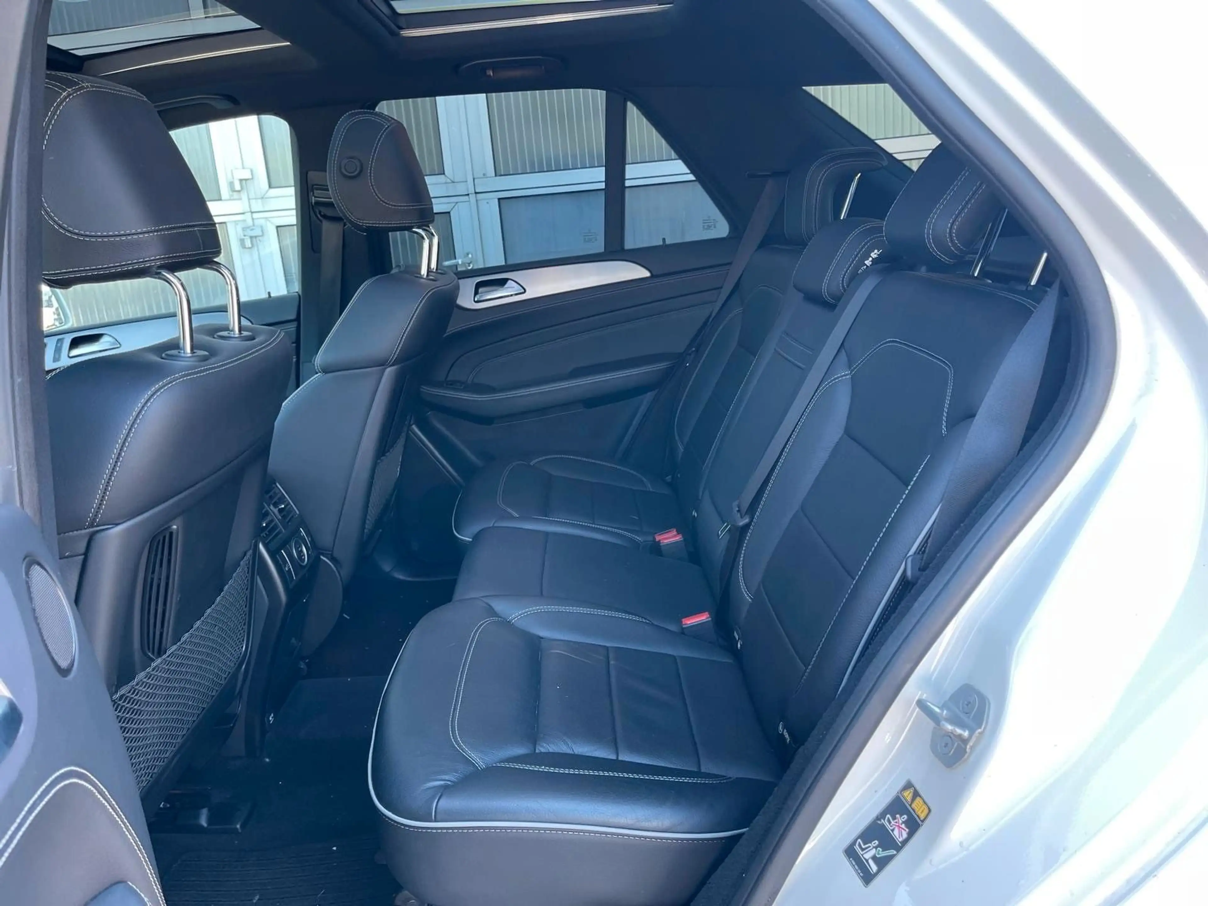 Mercedes-Benz ML 500 BlueEff./AMG/Pano/Sitzkühl./AHK/S-Heft... — photo 8