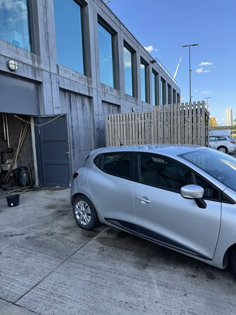 Renault Clio 1.6 SI - 2