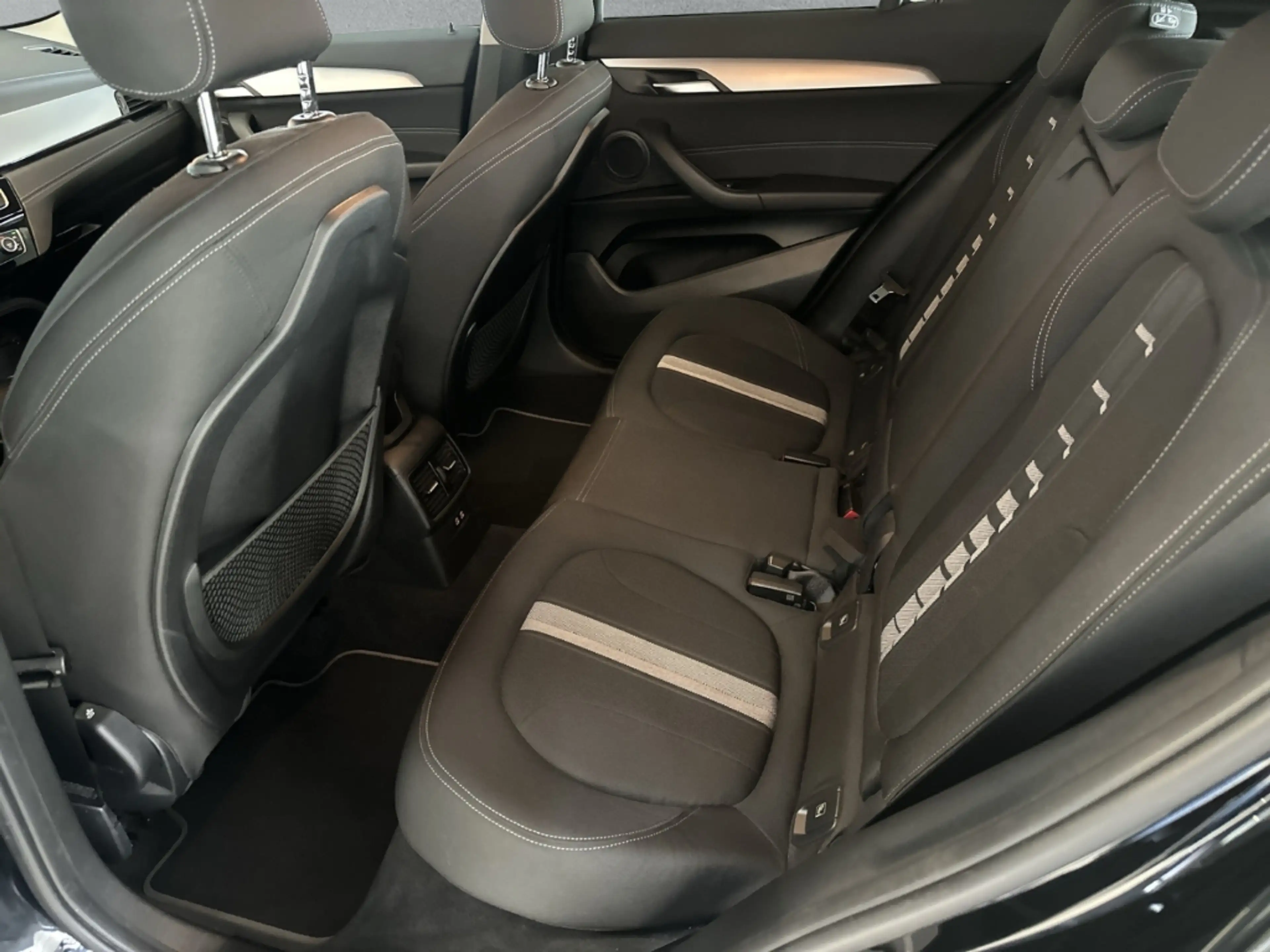 BMW X2 20i xDrive Advant.Navi LED Sportsitze Kam AHK — photo 12