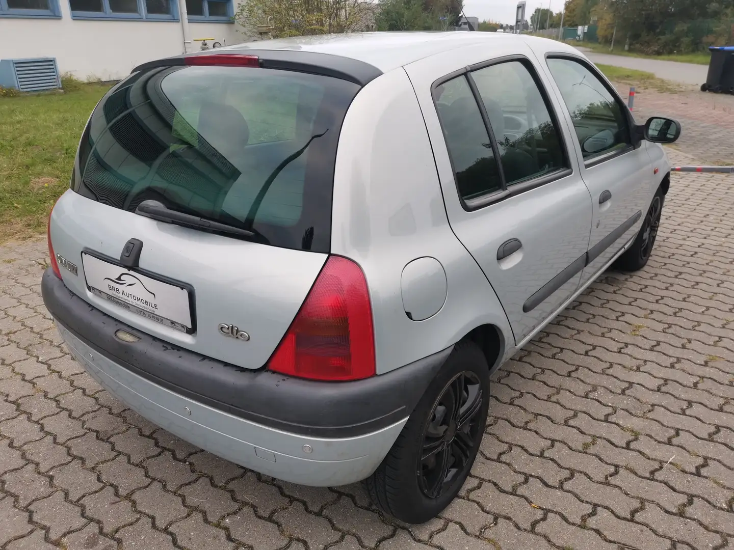 Renault Clio Clio Automatik 1.4 Automatik TÜV Klima Plateado - 2