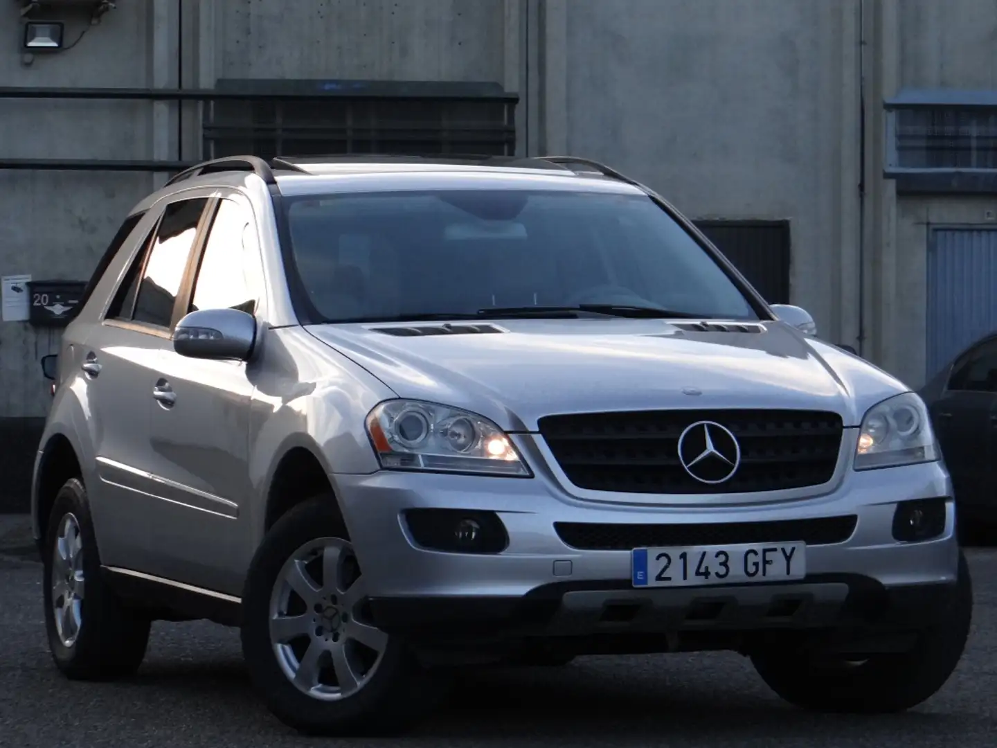 Mercedes-Benz ML 350 Aut. Grigio - 1