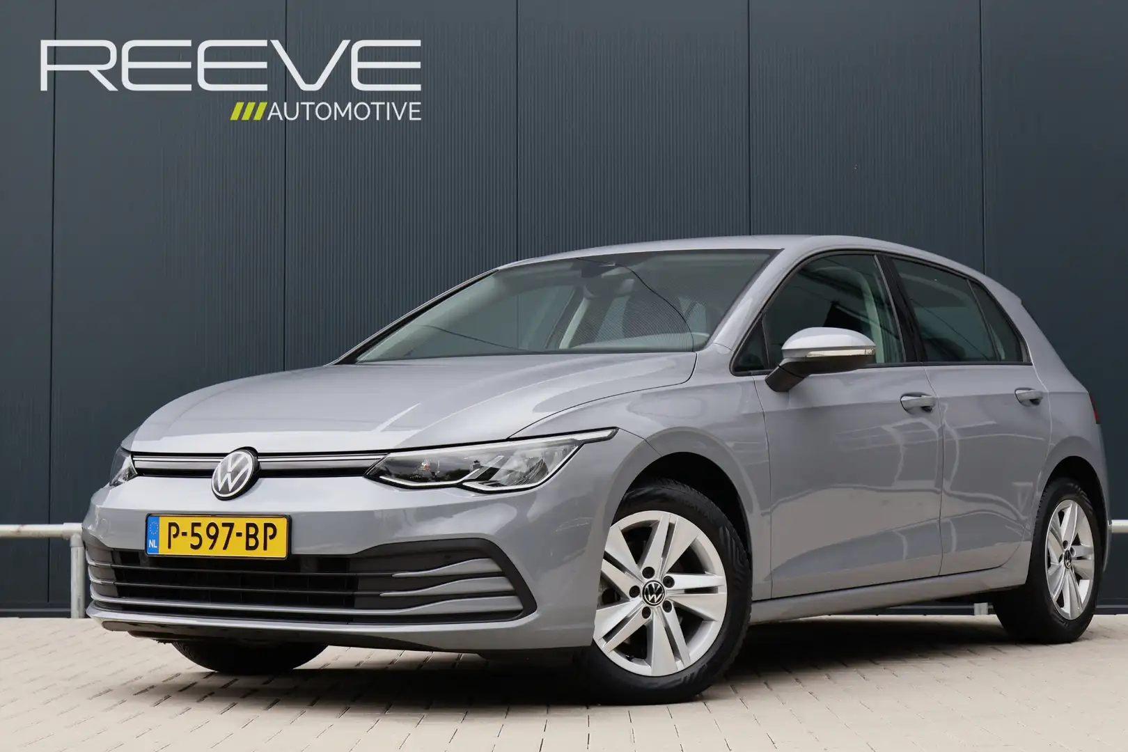 Volkswagen Golf 1.0 eTSI Life Automaat | Carplay | LED | Adaptive Grijs - 1