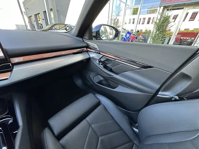 BMW 520 i Touring M-Sportpaket PRO Aut. / AHK / Pano / ... Ansicht 29