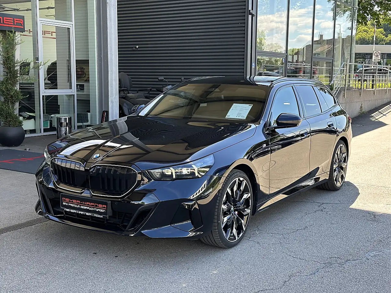 BMW 520 i Touring M-Sportpaket PRO Aut. / AHK / Pano / ...