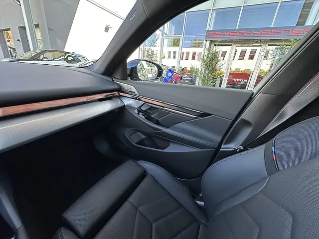 BMW 520 i Touring M-Sportpaket PRO Aut. / AHK / Pano / ... Ansicht 41