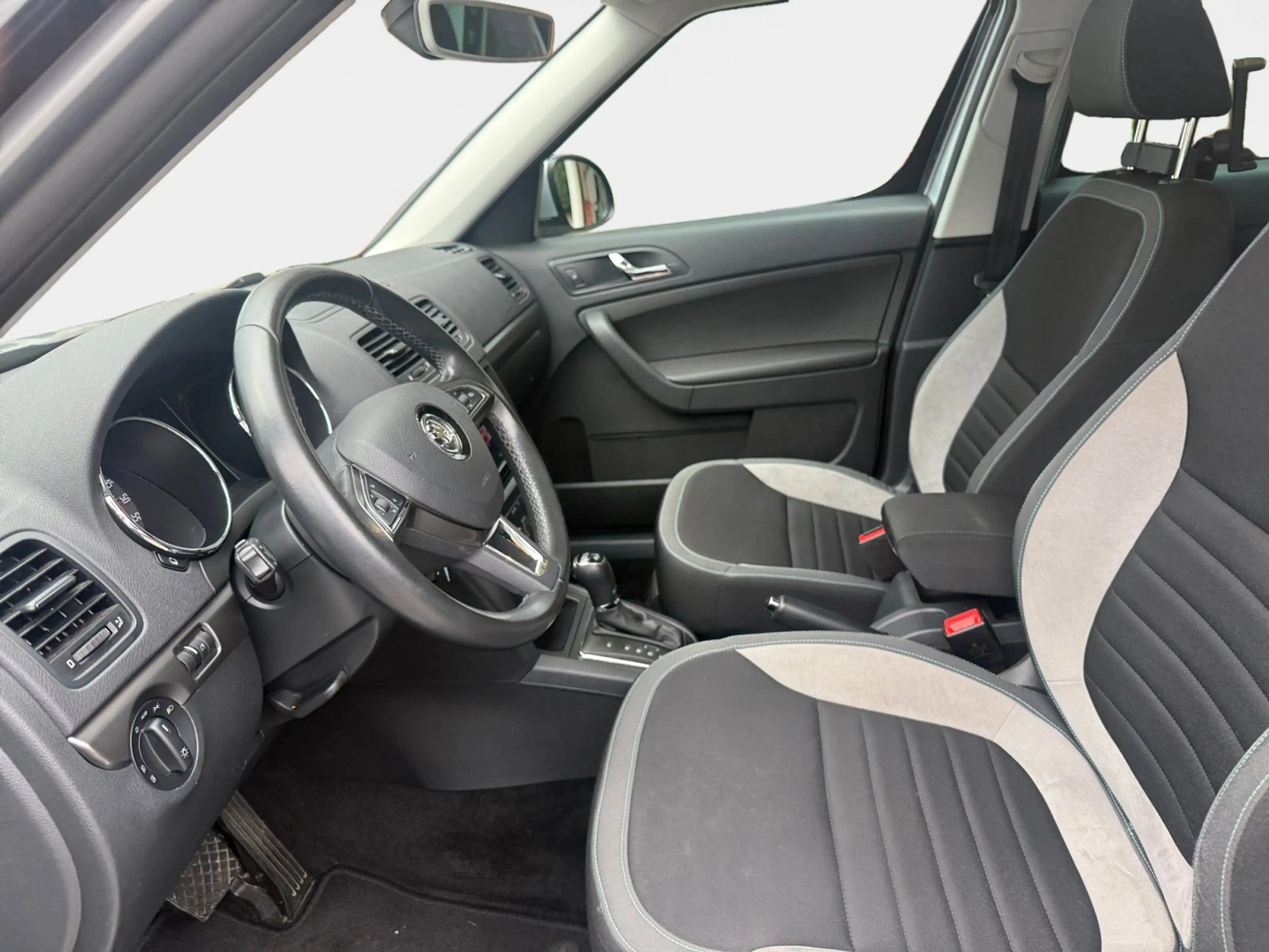 Skoda Yeti 2.0 TDI Joy 4x4 Green tec 2xKlima AUT LM SD — photo 9
