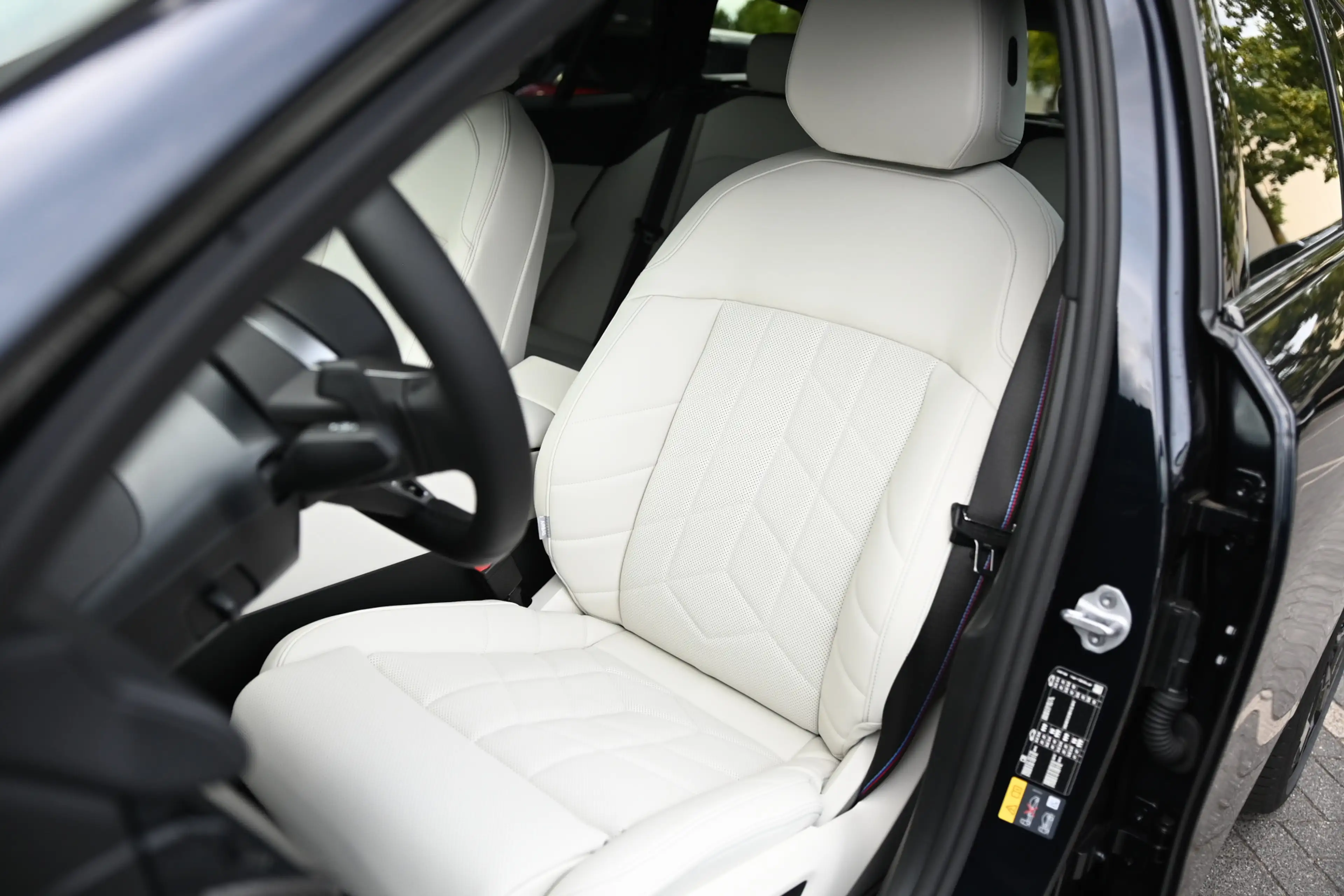 BMW i5 Touring eDrive40 M Sport / Panoramadak / Trekhaak — photo 4