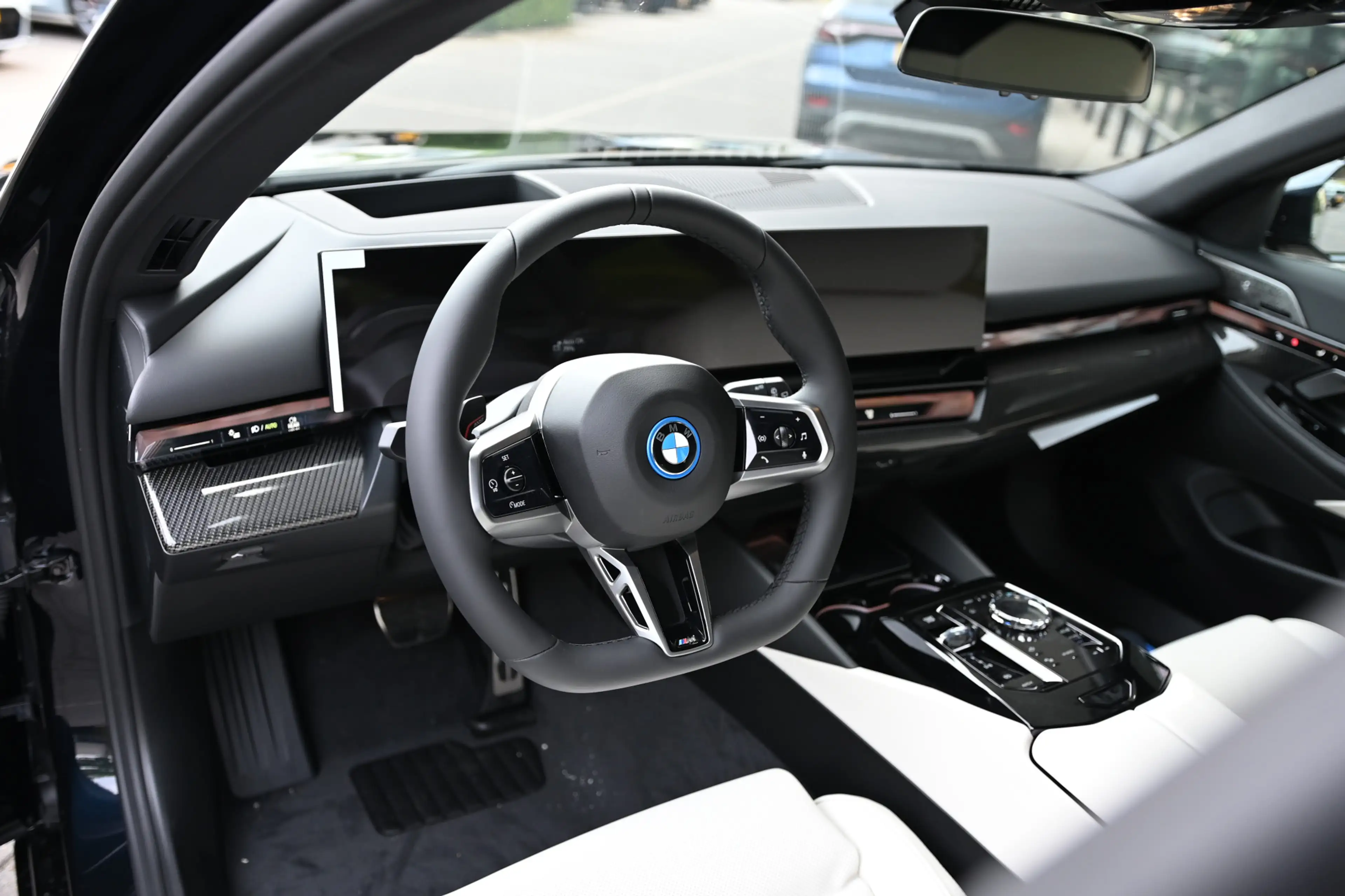 BMW i5 Touring eDrive40 M Sport / Panoramadak / Trekhaak — photo 10