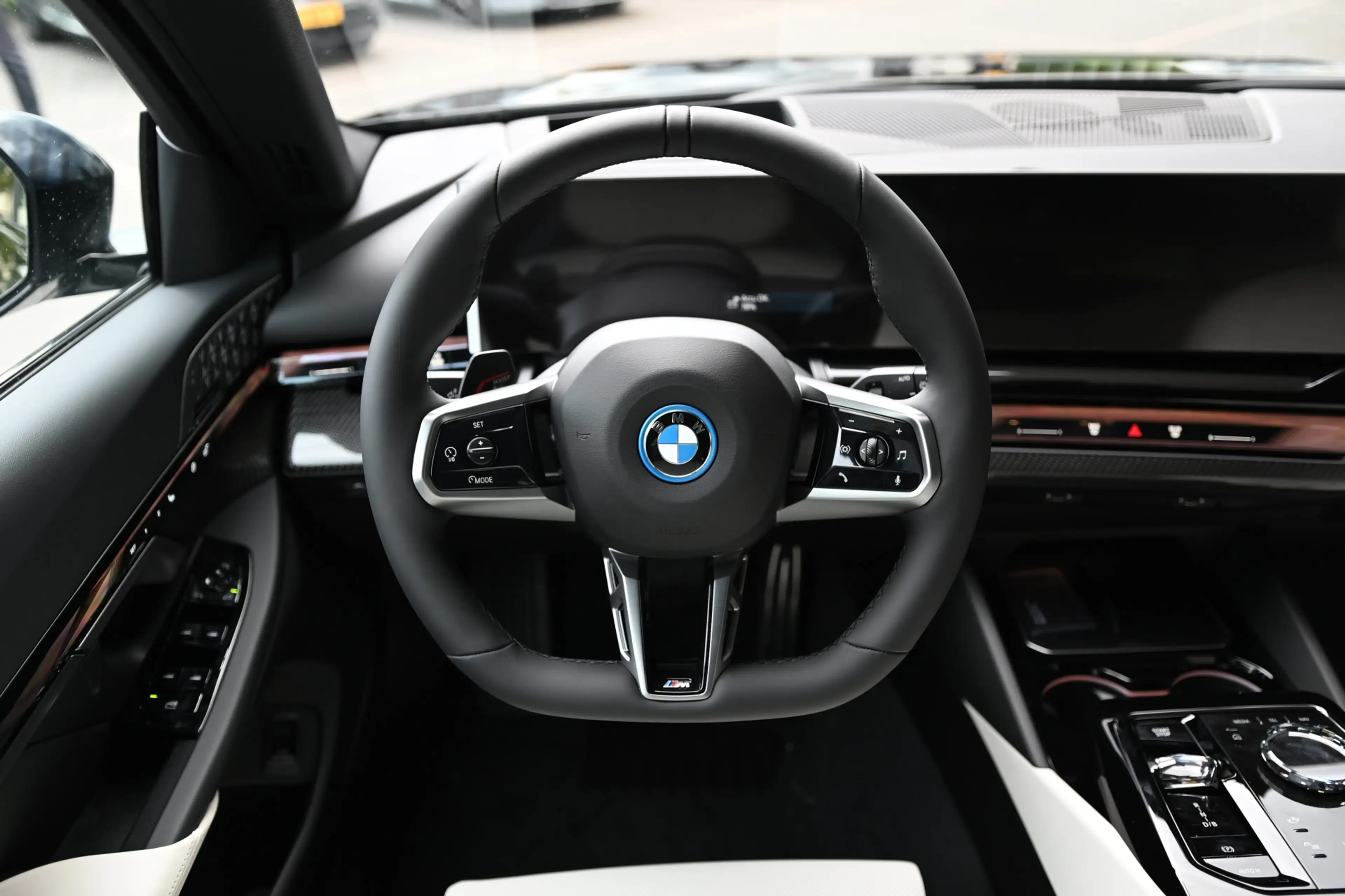 BMW i5 Touring eDrive40 M Sport / Panoramadak / Trekhaak — photo 6