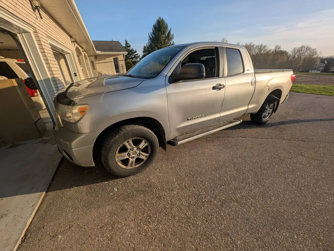 Toyota Tundra снимка Toyota Tundra