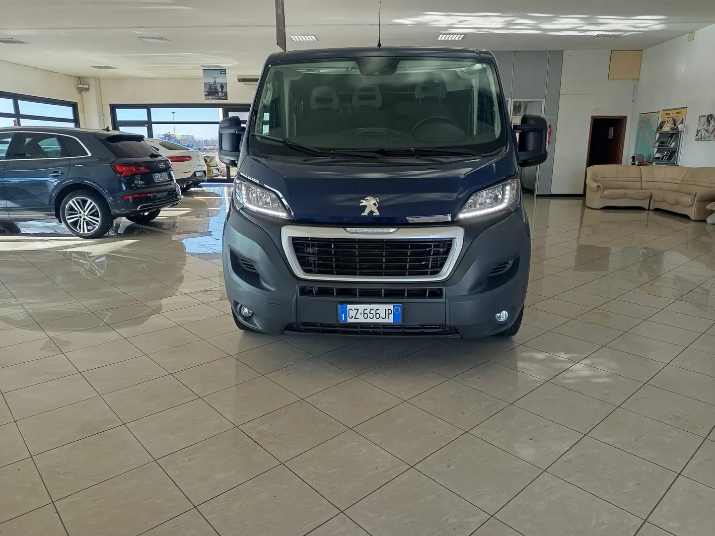 Peugeot Boxer 330 2.0 BLUEHD 110CV pc-tn comb Blau - 1