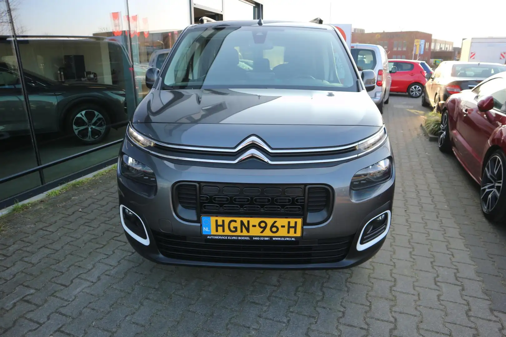 Citroen Berlingo 1.2 PureTech Shine AUTOMAAT 130PK NAVI CAMERA CRUI Grijs - 2