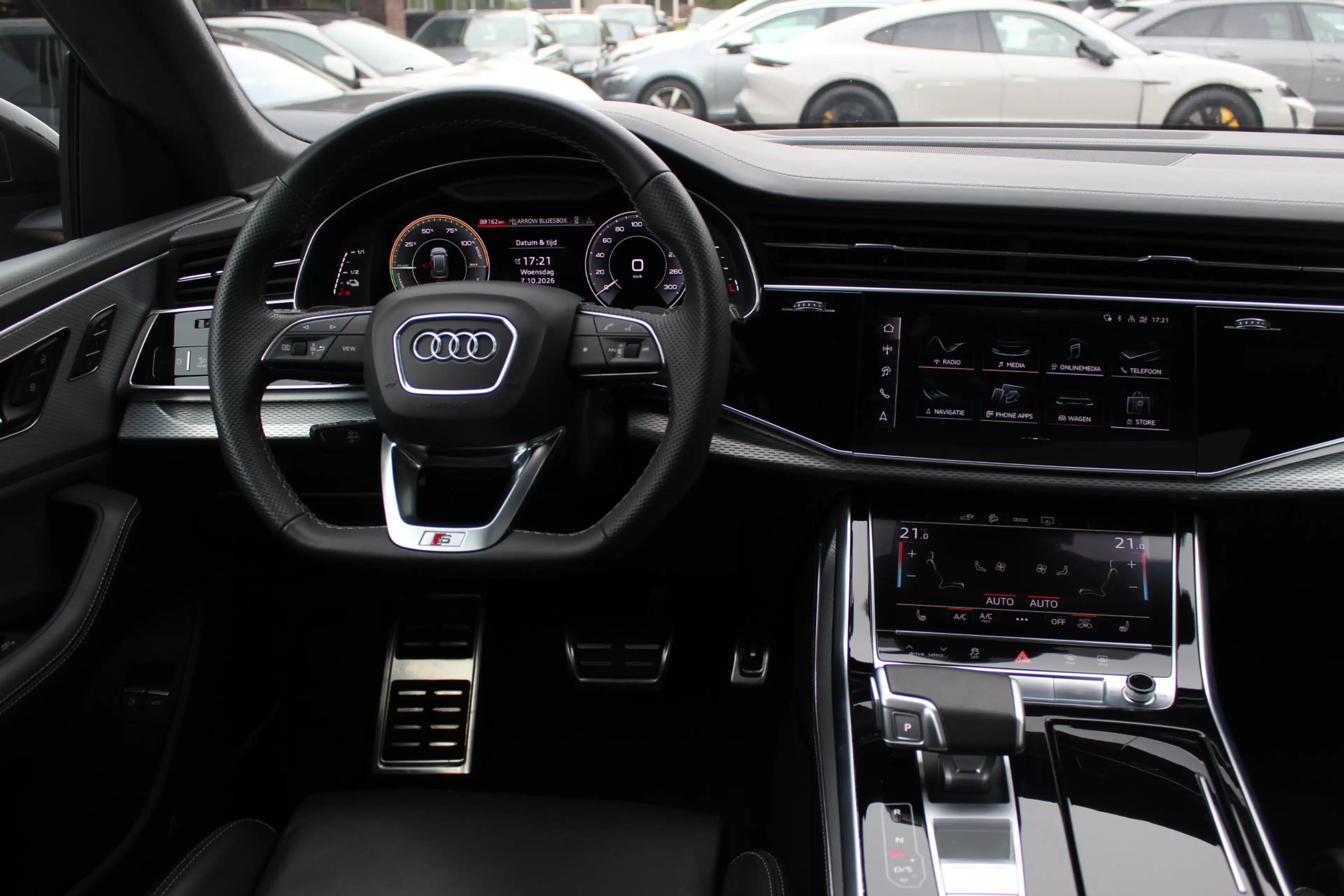 Audi Q8 60 TFSI e quattro Pro Line S Competition / Trekhaa — photo 9