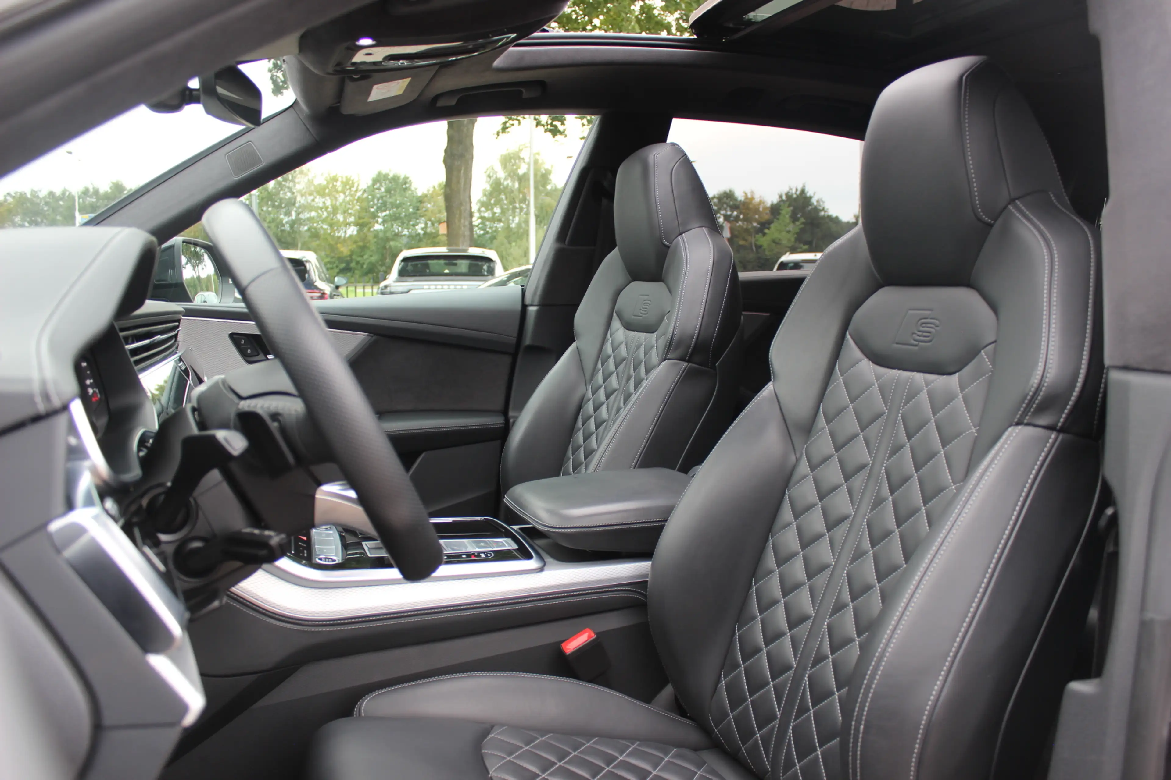Audi Q8 60 TFSI e quattro Pro Line S Competition / Trekhaa — photo 4