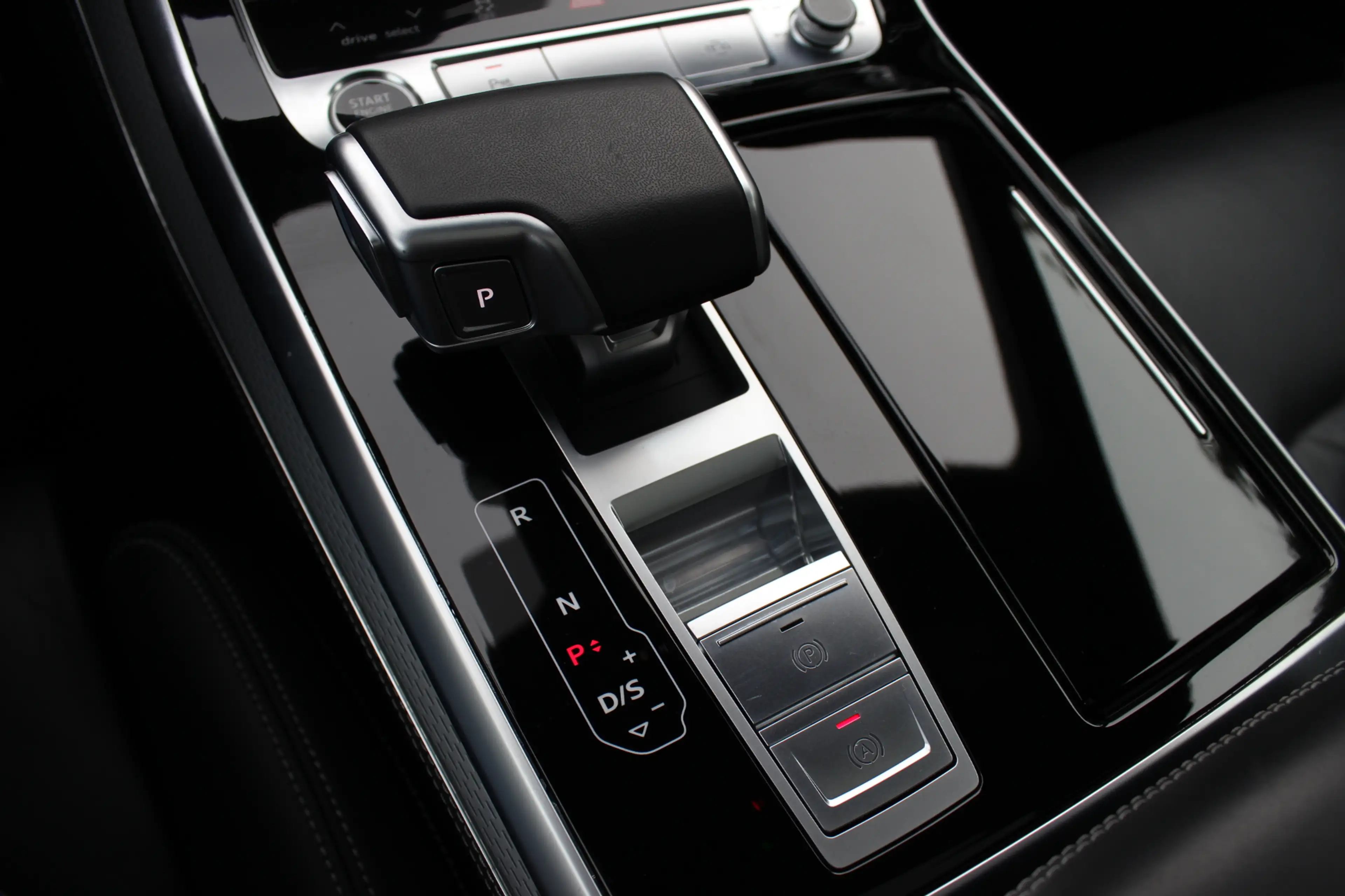 Audi Q8 60 TFSI e quattro Pro Line S Competition / Trekhaa — photo 35