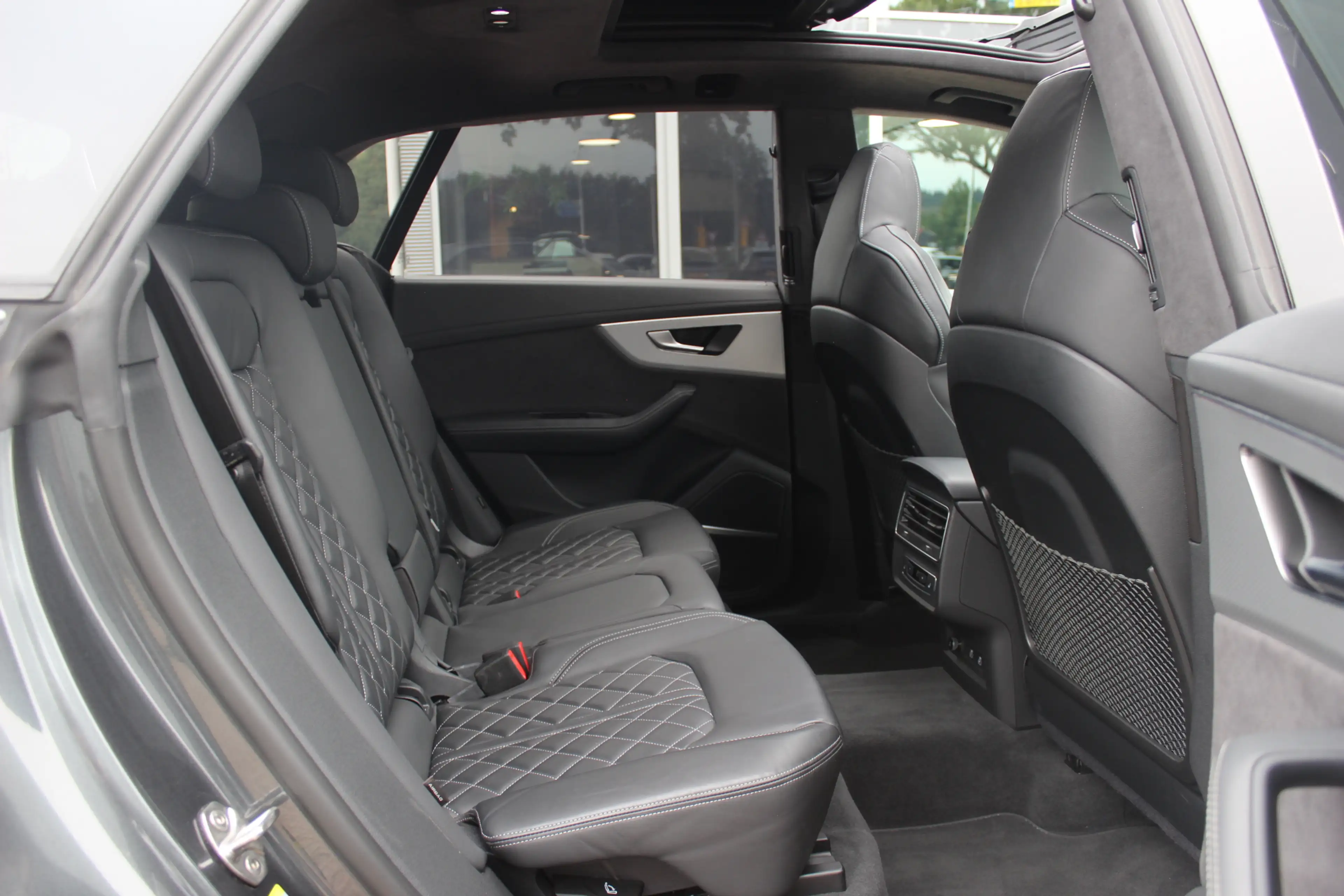Audi Q8 60 TFSI e quattro Pro Line S Competition / Trekhaa — photo 12