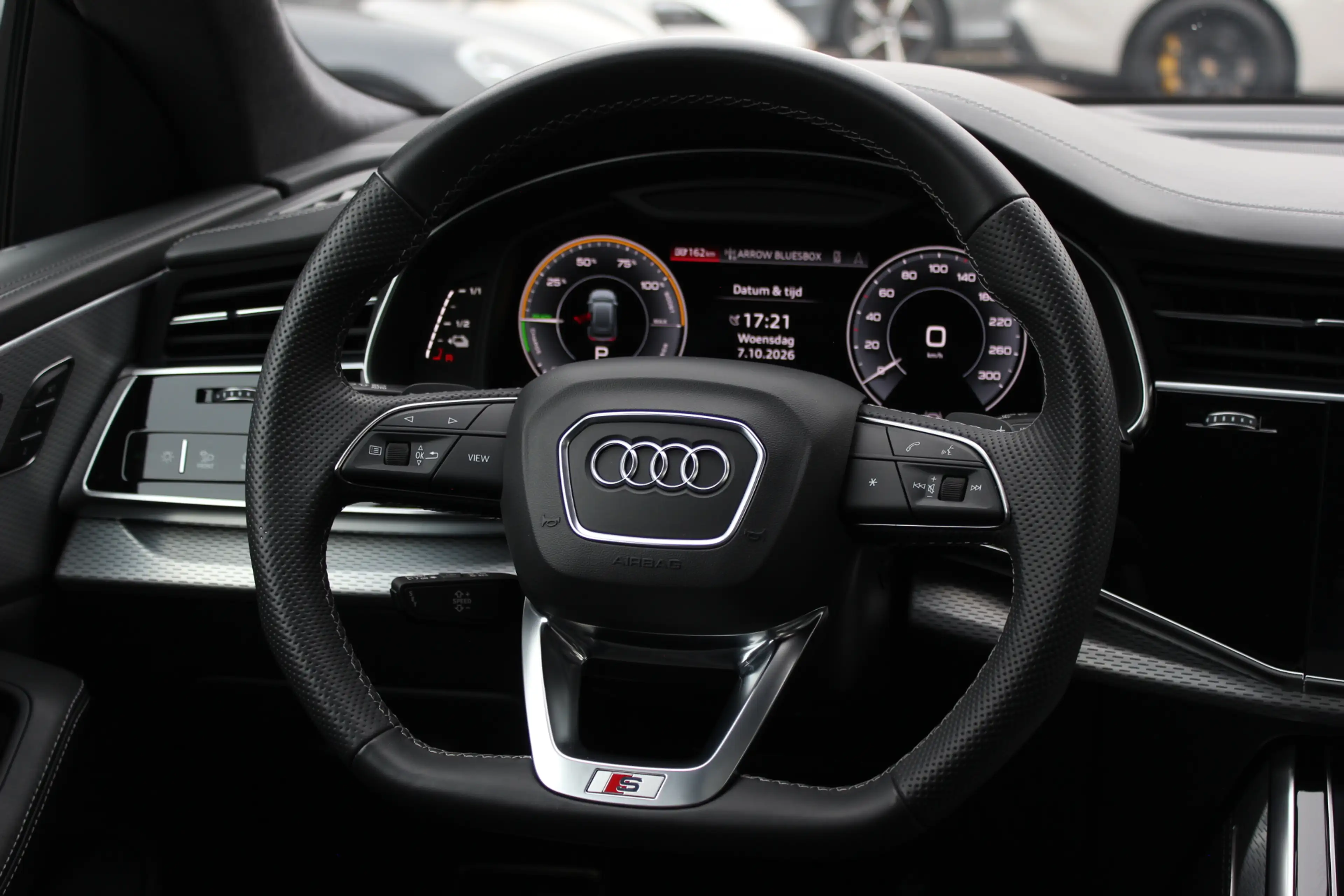 Audi Q8 60 TFSI e quattro Pro Line S Competition / Trekhaa — photo 18