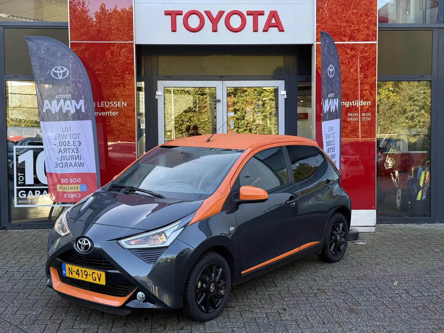 Toyota Aygo 1.0 VVT-i TeamNL Grijs - 1