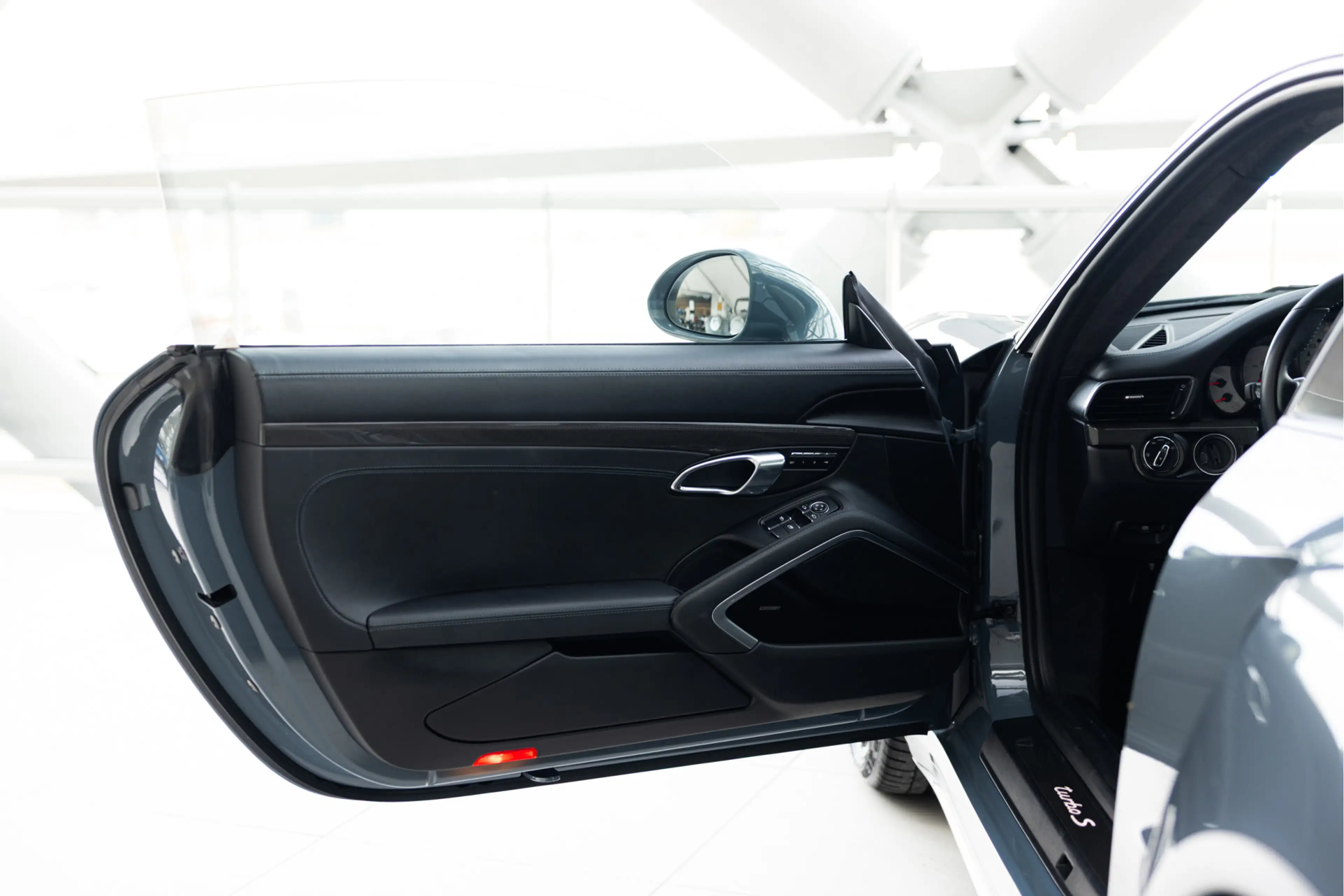 Porsche 991 3.8 Turbo S | 991.2 | Akrapovic | Bose | Schuifdak — photo 6