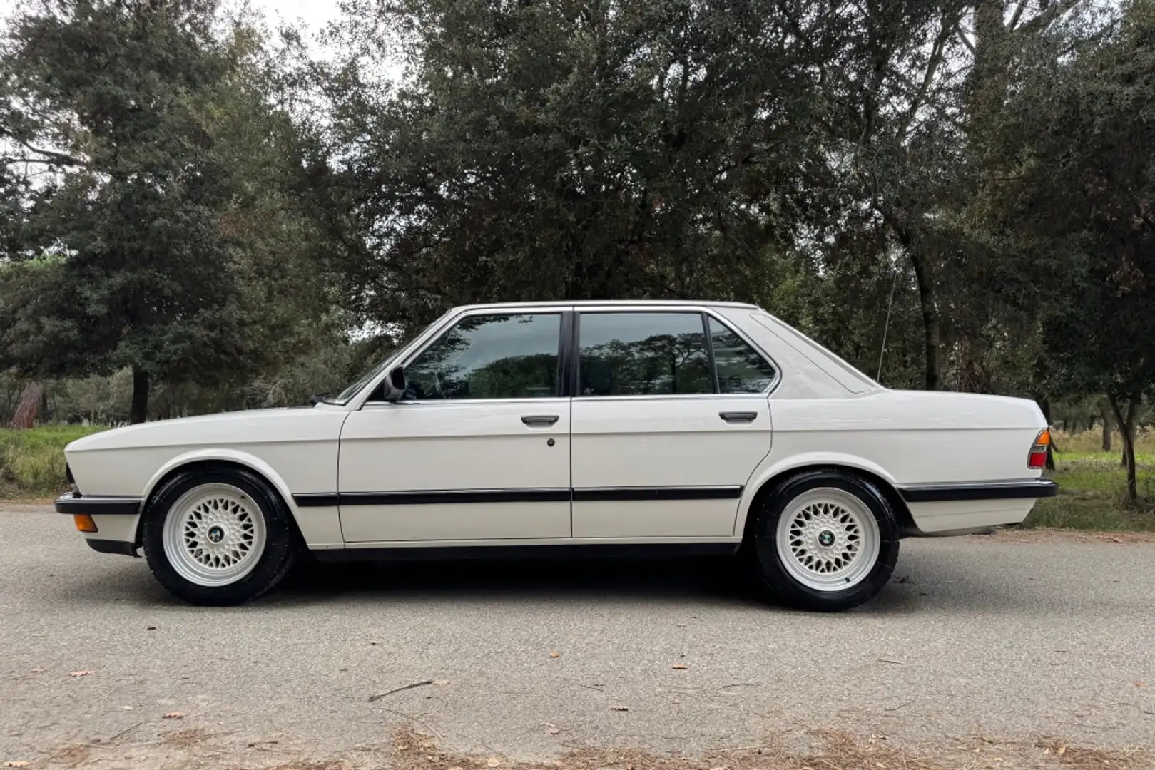 BMW 528 528i Blanc - 2