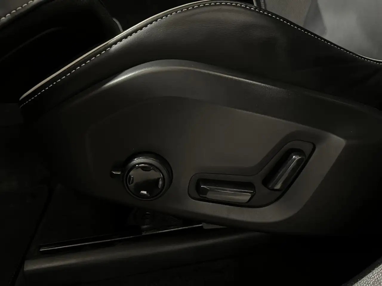 Volvo XC60 снимка Volvo XC60