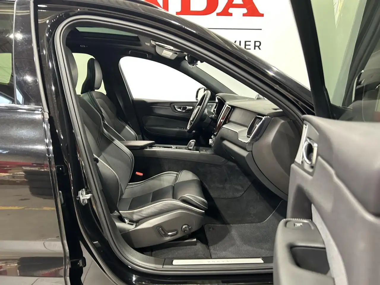 Volvo XC60 снимка Volvo XC60