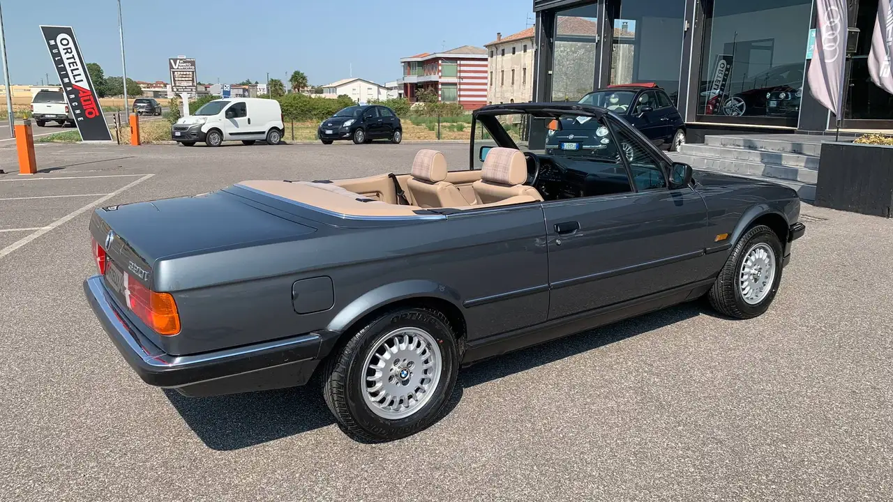 BMW 320i Cabrio 6 cilindri, foto 4
