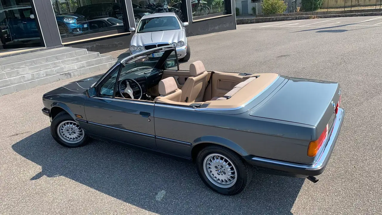 BMW 320i Cabrio 6 cilindri, foto 2