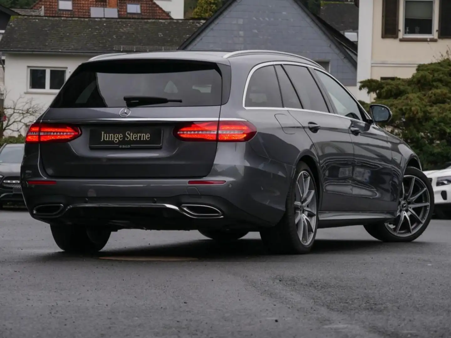 Mercedes-Benz E 220 d T AMG-Sport/AHK/360/MBeam/Totw/Easy-P/19 Gris - 2