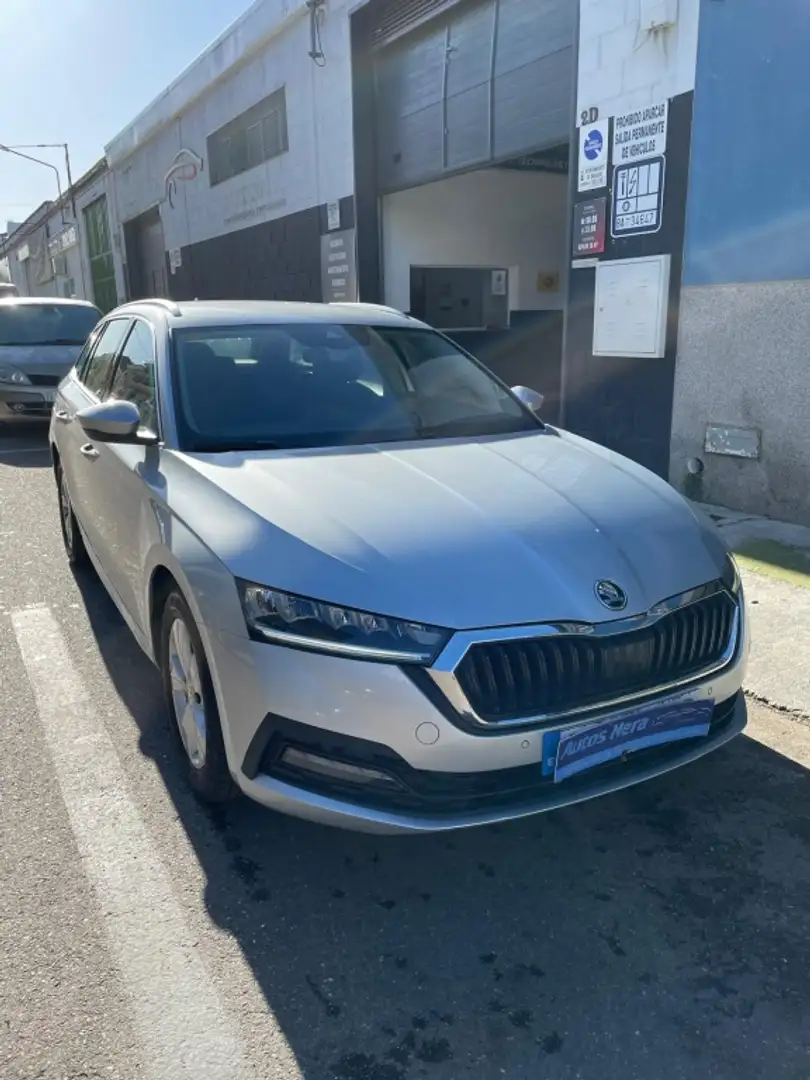 Skoda Octavia Combi 2.0TDI Ambition 85kW Grijs - 1