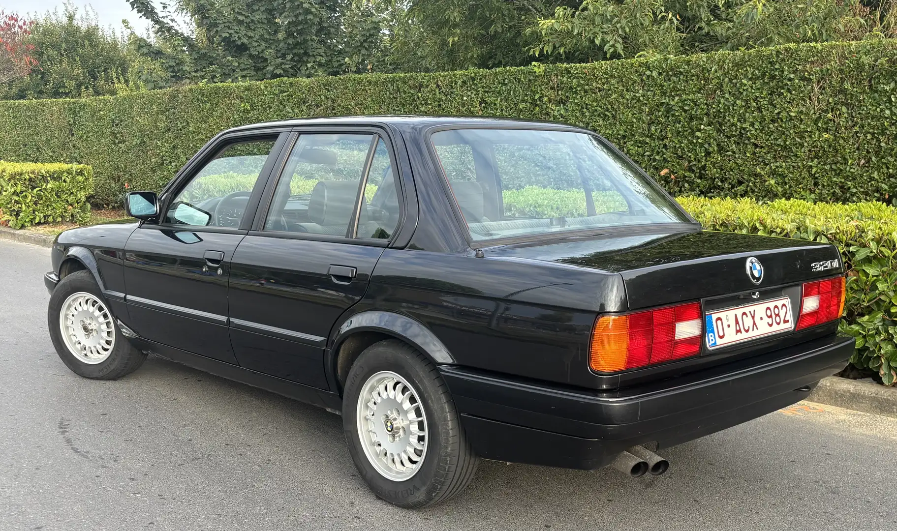 BMW 320 BMW 320i E30 4 portes (ancêtre) - 2