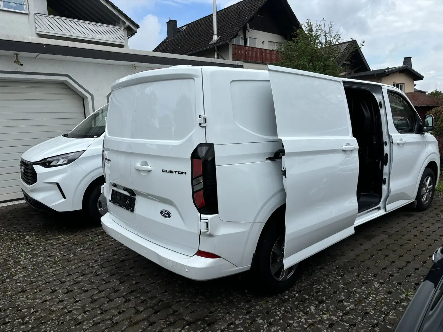 Ford Transit Custom Automatik 320 L2H1 Limited 2x Schiebetüren Standhz Weiß - 2