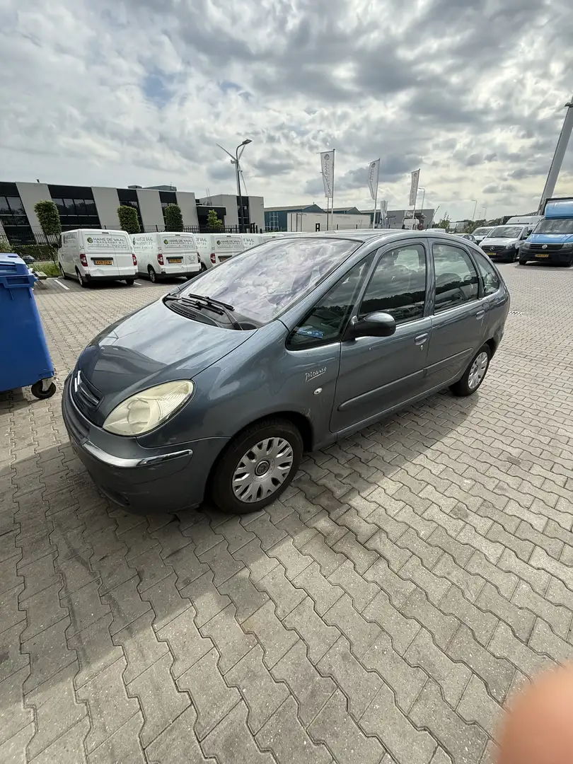 Citroen Xsara Picasso 1.6i-16V Caractère Grijs - 2