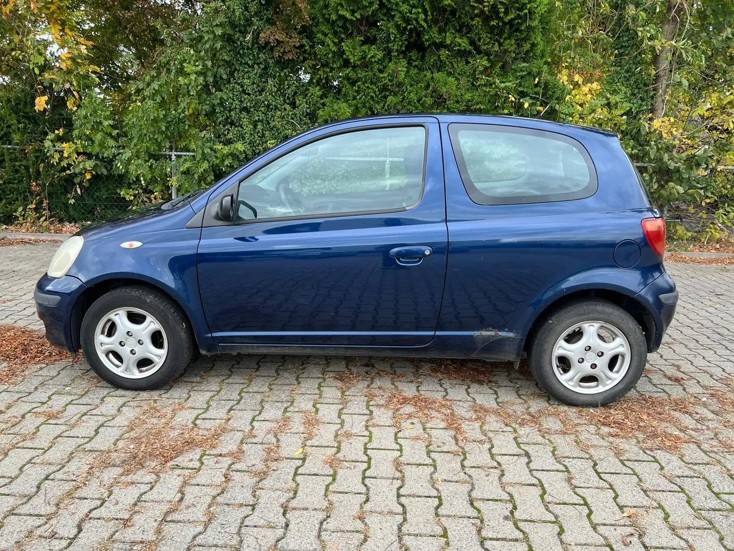 Toyota Yaris 1.0 VVT-i Idols Blauw - 2