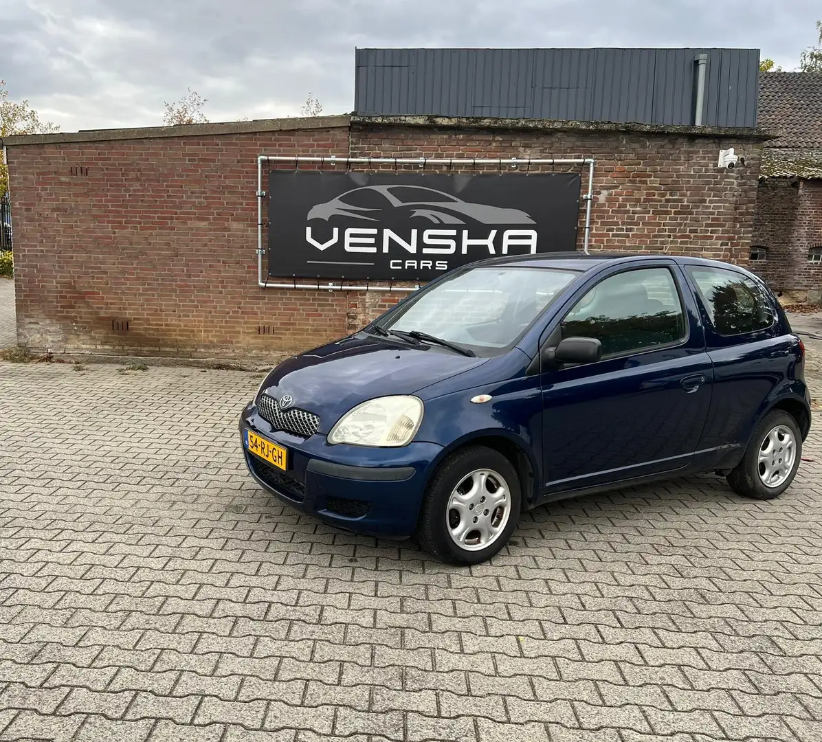 Toyota Yaris 1.0 VVT-i Idols Blauw - 1