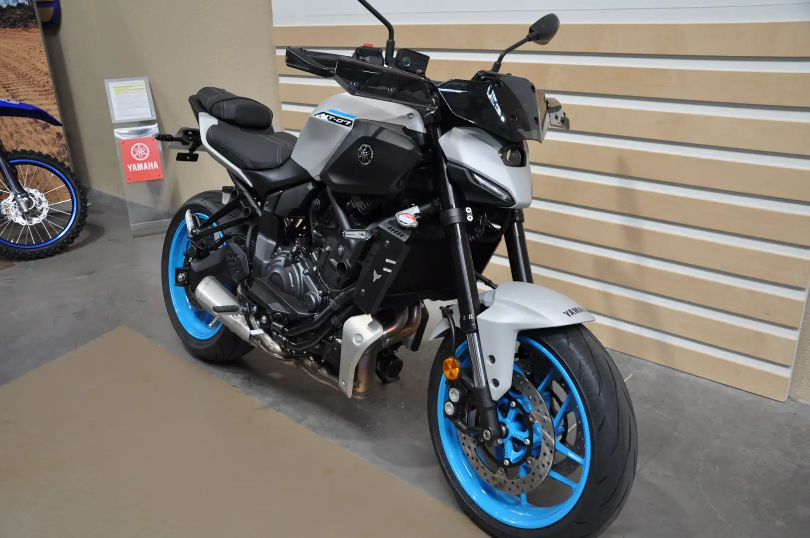 Yamaha MT-07 Grau - 2