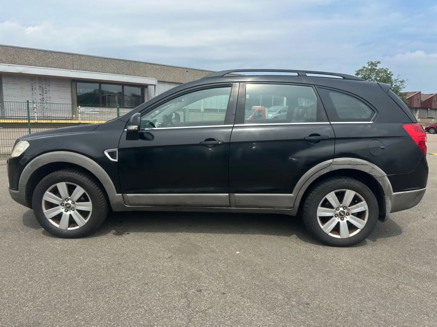 Chevrolet Captiva 2.4 LS 2WD Automatik / 7-Sitzer Zwart - 2