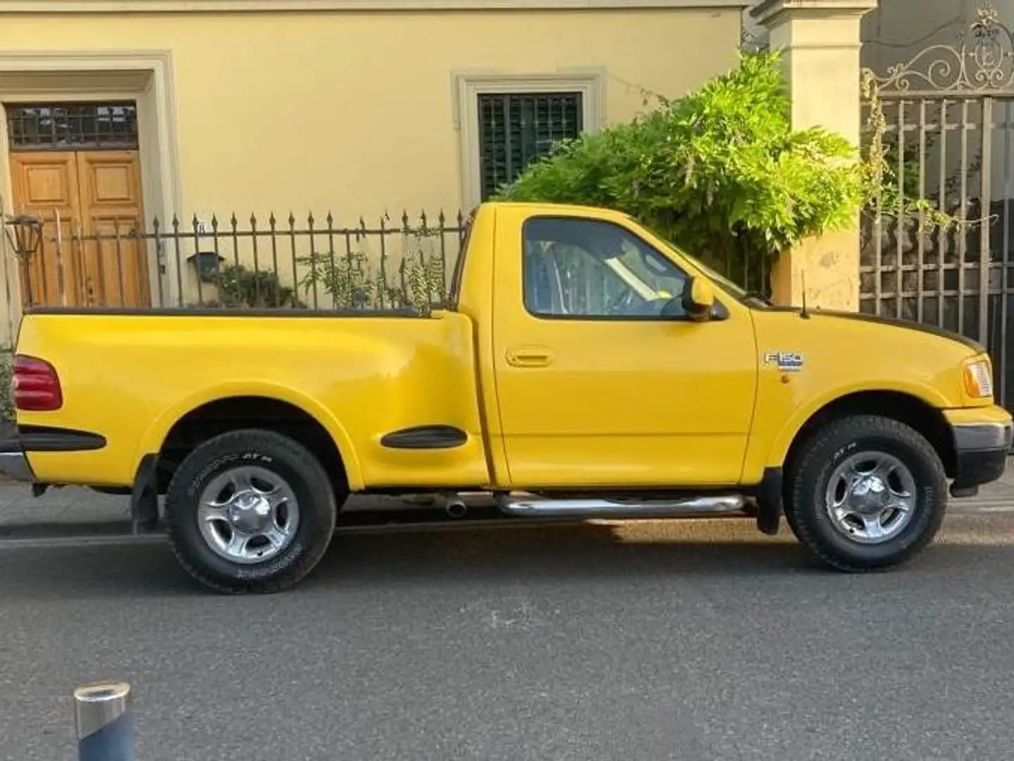 Ford F 150 Yellow - 2
