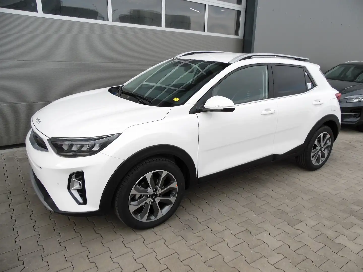 Kia Stonic Spirit 2024 1.0T 48V DCT Navigation Klimaautomatik Weiß - 1