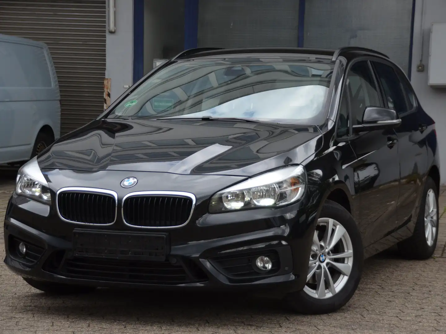 BMW 216 216 d Advantage Schwarz - 1