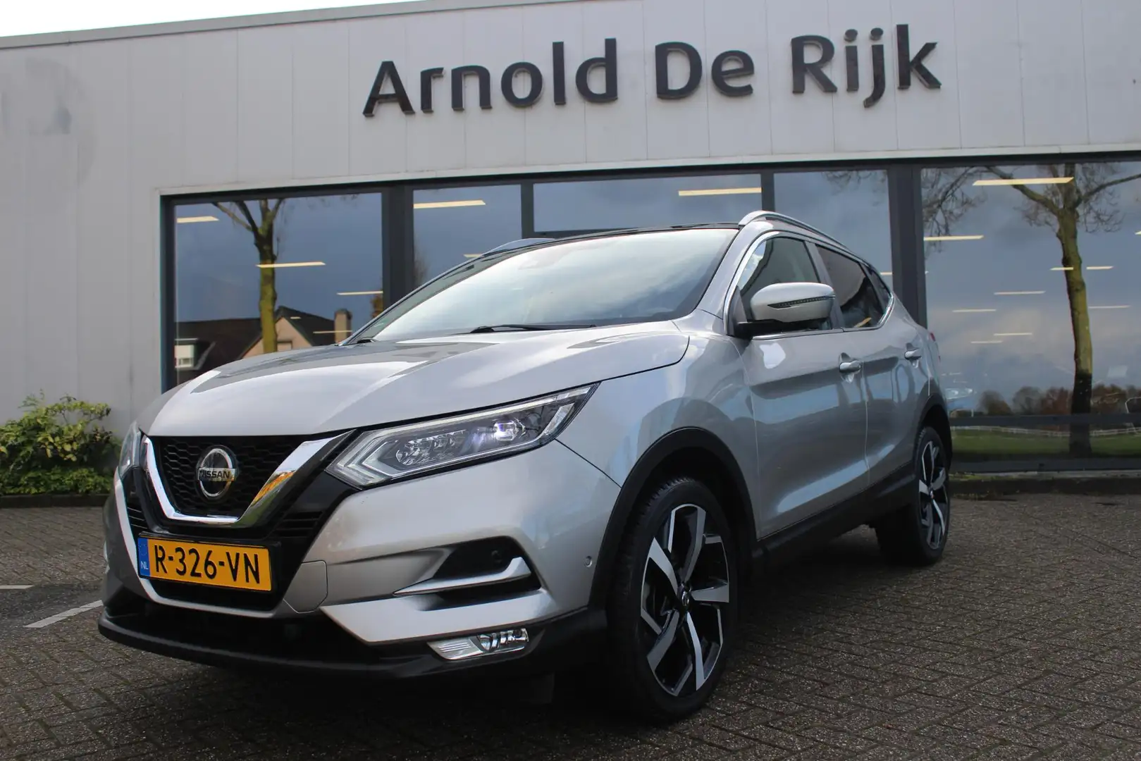 Nissan Qashqai 1.3 DIG-T Tekna AUTOMAAT Grijs - 1