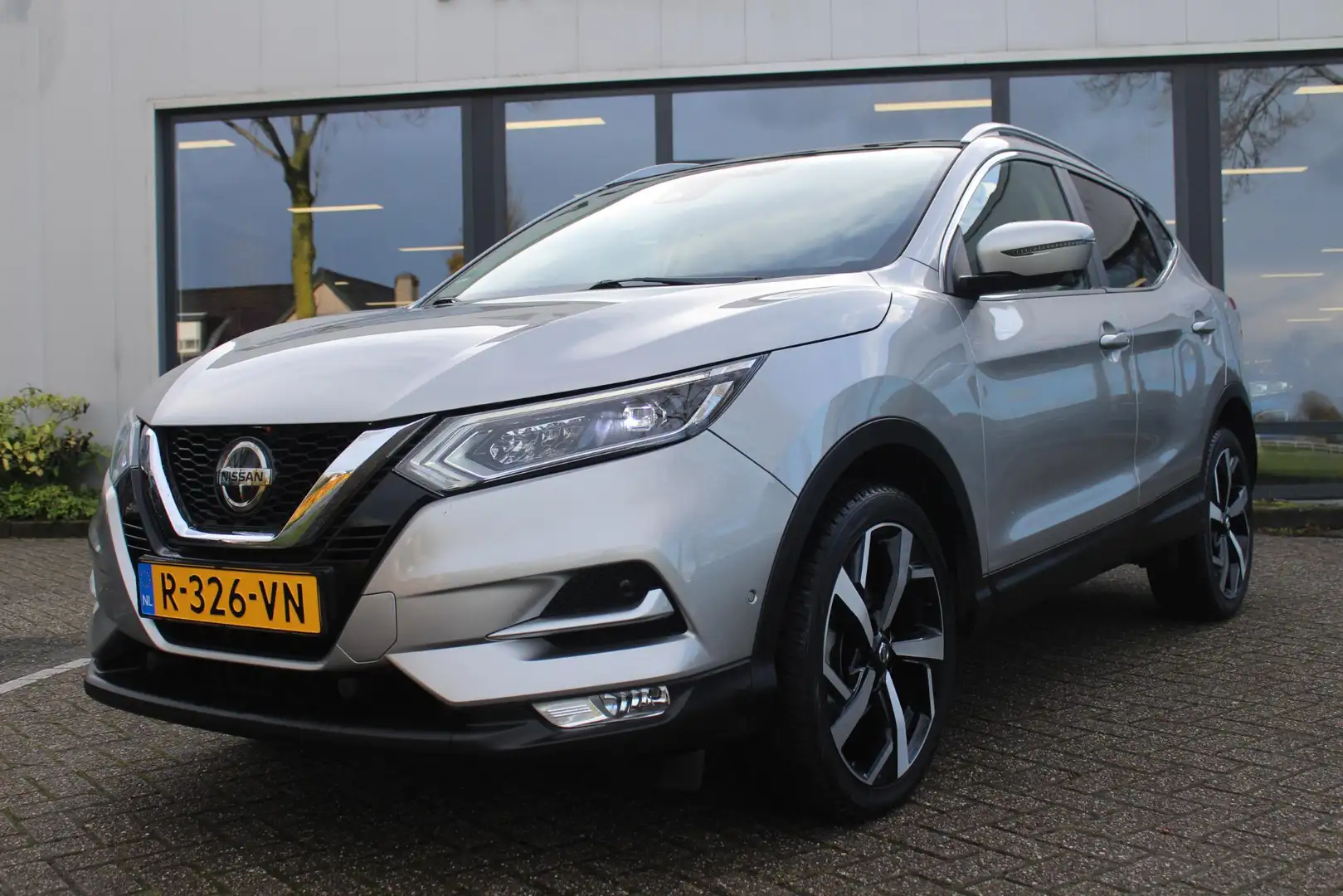 Nissan Qashqai 1.3 DIG-T Tekna AUTOMAAT Grijs - 2