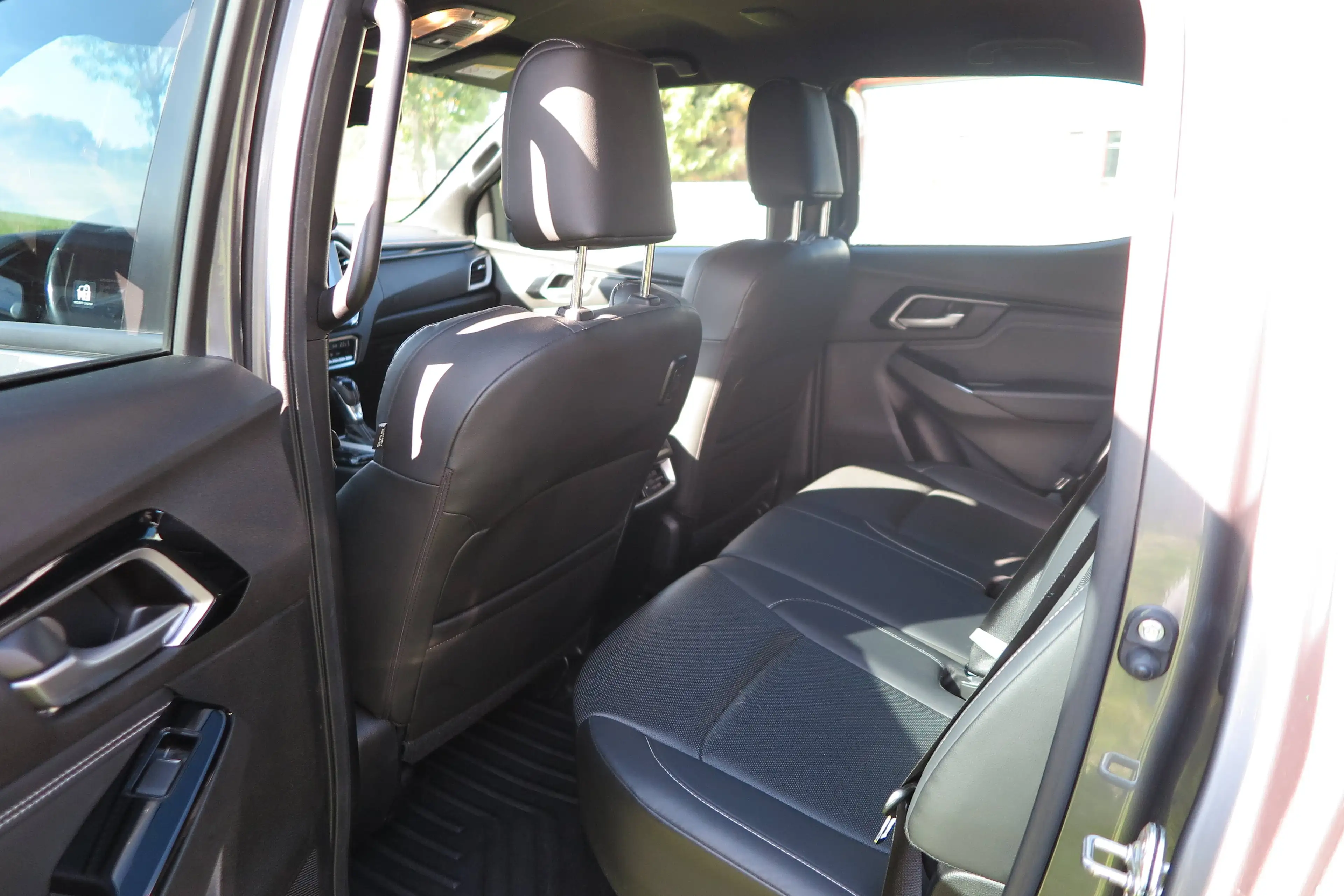 Isuzu D-Max Double Cab 4AWD V-Cross — photo 7