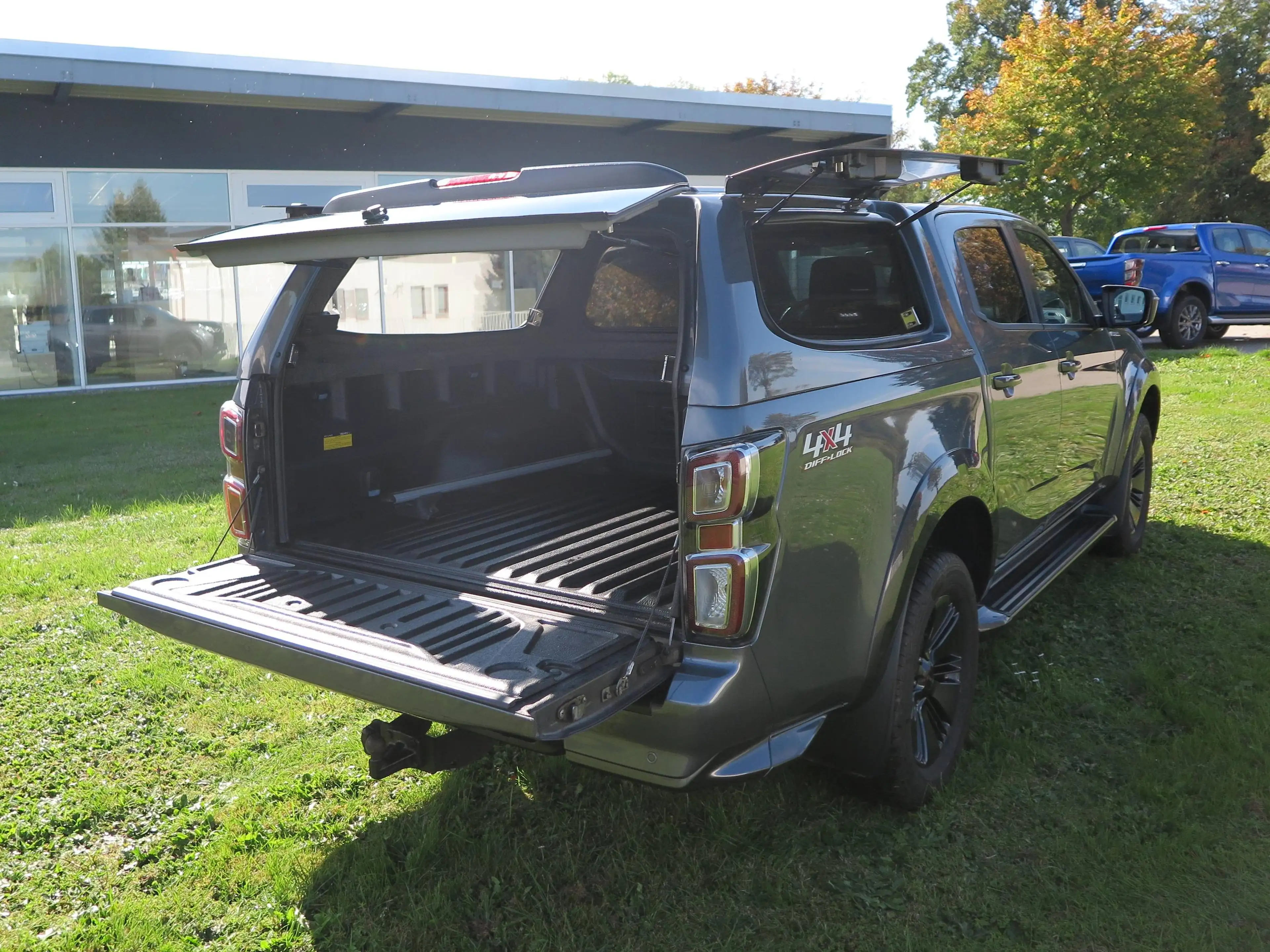 Isuzu D-Max Double Cab 4AWD V-Cross — photo 6